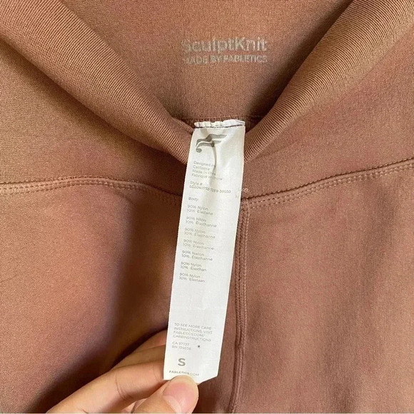 3/$39 NEW Fabletics Sculp knit blush leggings S - Picture 2 of 4